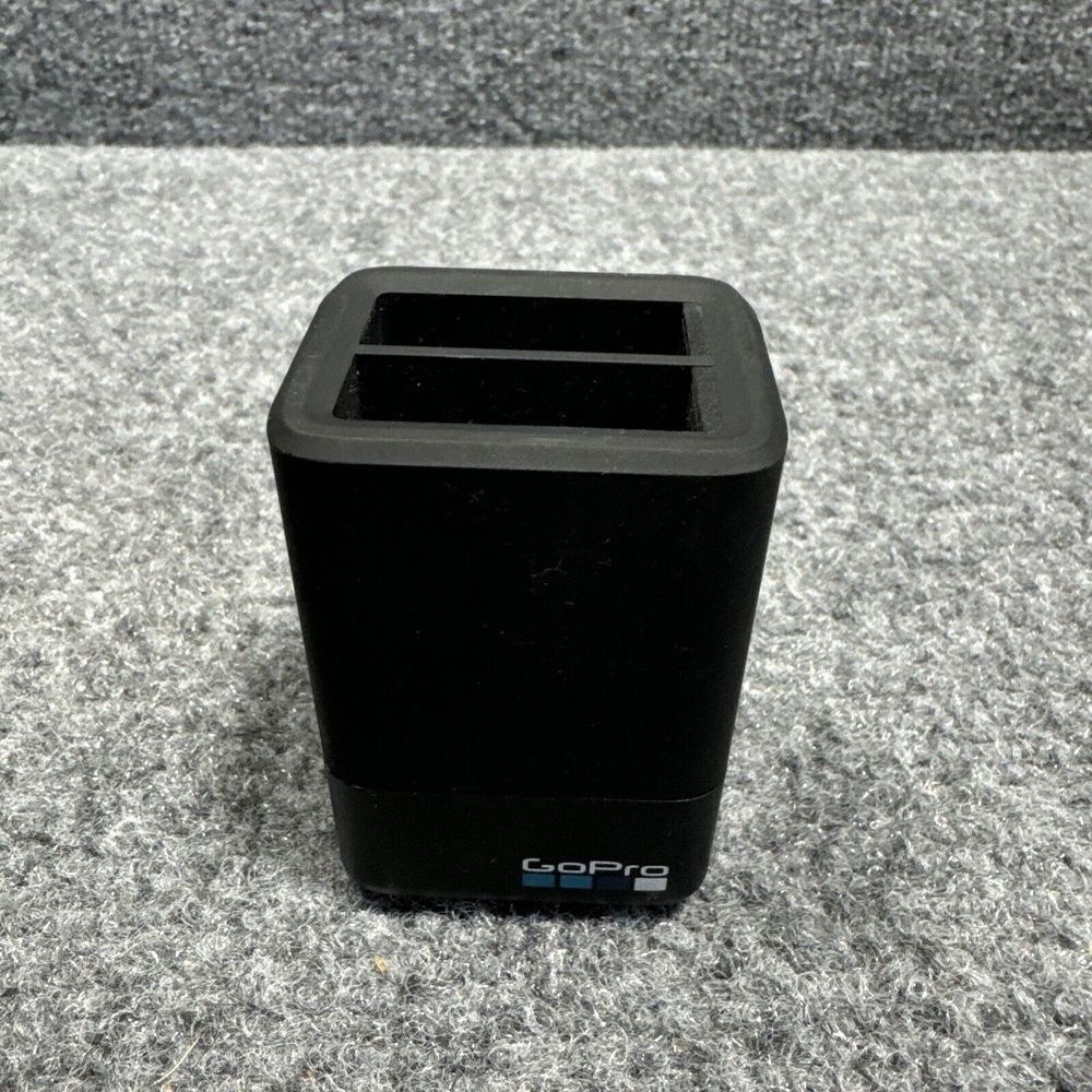 Go Pro Dual Battery Holder charges 1 or 2 Hero 5‎ batteries at the same time